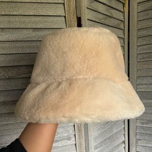 Never Used Furry Plush Bucket Hat Cream Color Woman’s OS Juniors Unbranded